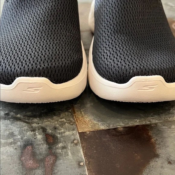 Like new Skechers | Go Walk Slip-Ins | Size 8 1/2 - Picture 4 of 16